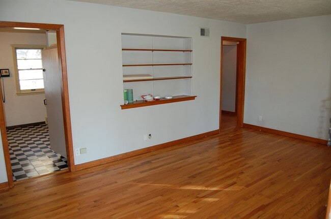 Photo - 3bd brick ranch in south-central Lincoln!