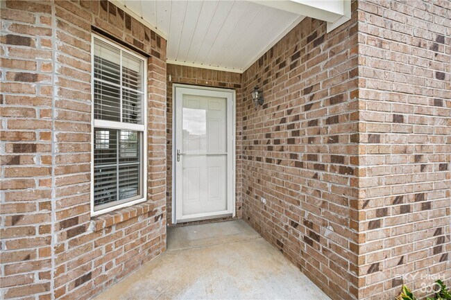 Photo - 1002 Applewood Cir