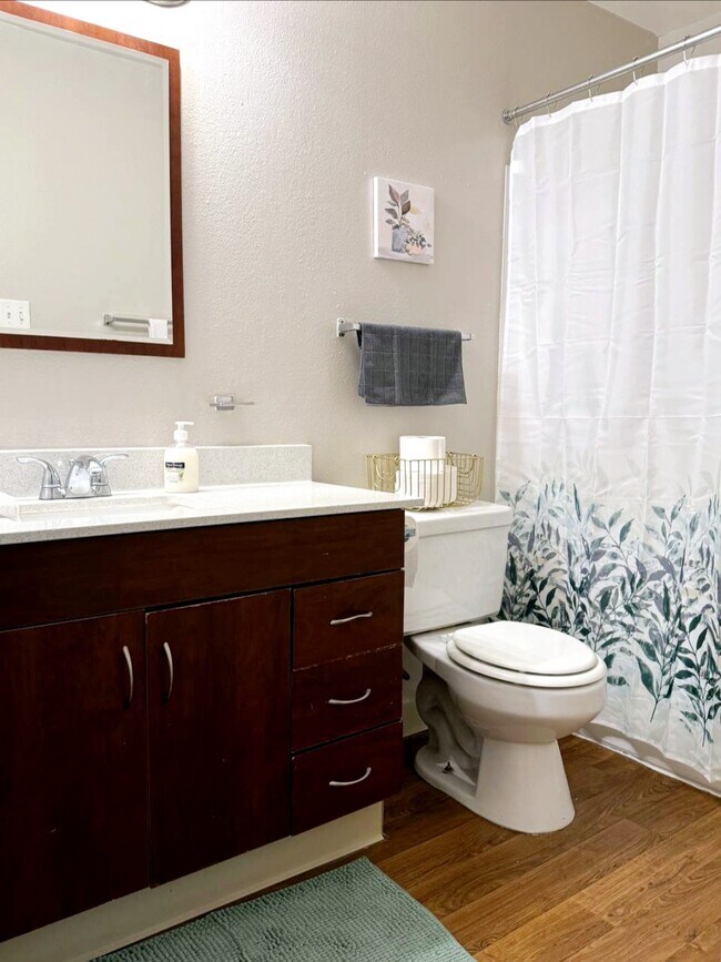 Falcon Run Apartments Englewood, CO