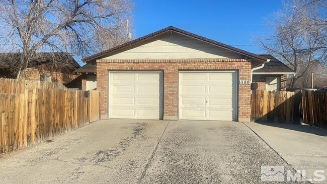 Clean 2 bedroom Duplex Near UNR - Clean 2 bedroom Duplex Near UNR House