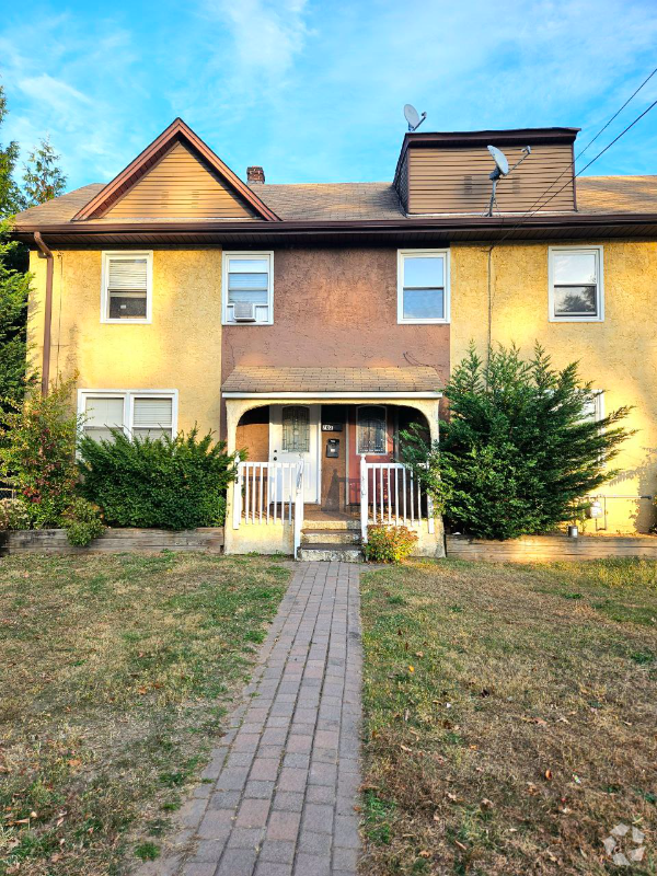 Building Photo - 705 Chestnut St Rental