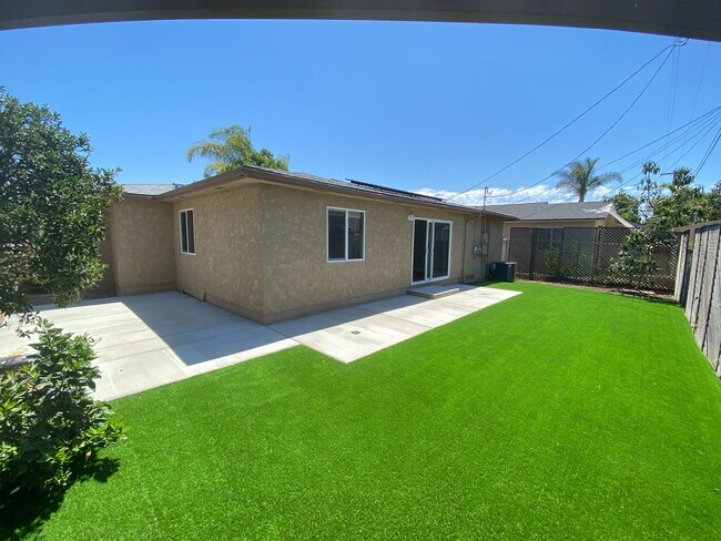 Building Photo - 4930 64th St Unit 4928-4930 64th St Rental