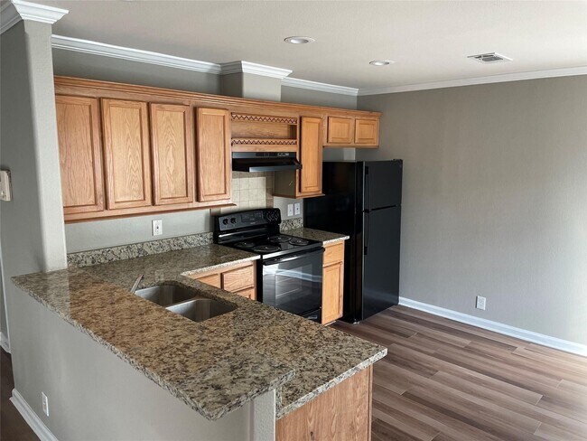 Photo - 8715 Knox St