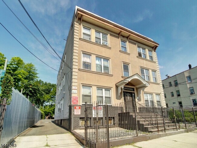 Building Photo - 179 22nd St Unit 4