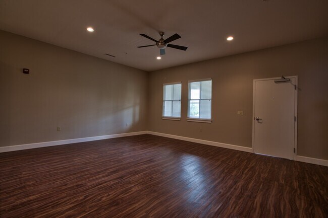 Photo - 1525 W Tennessee St House