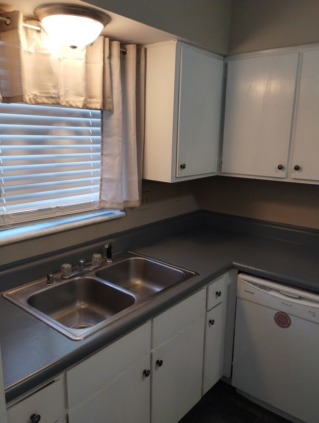 Building Photo - 19 Greentree Cir Unit 2 Bedroom apartment