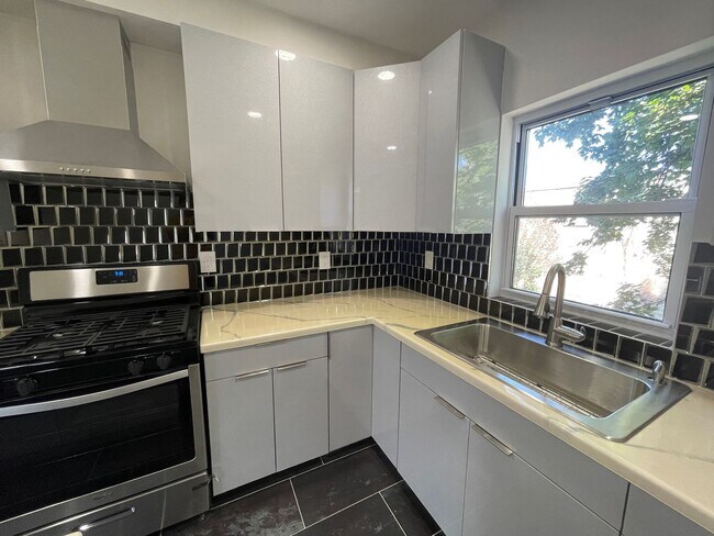 Photo - 57 Lander St Unit B