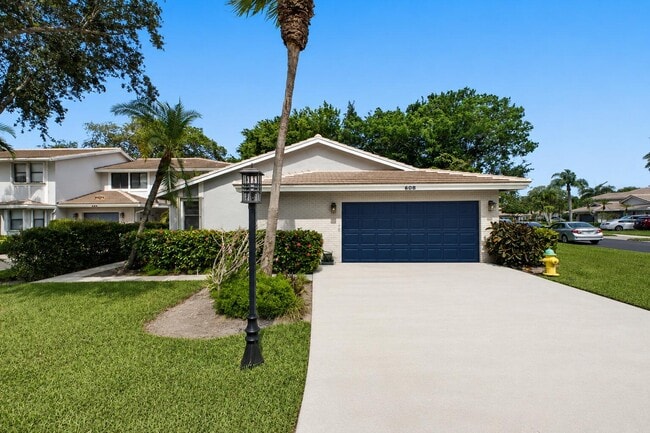 Building Photo - 608 Northshore Dr