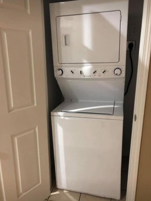 Photo - 16685 Meadowcroft St