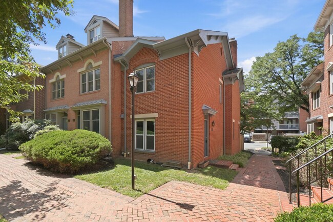 Building Photo - 541 Colecroft Ct