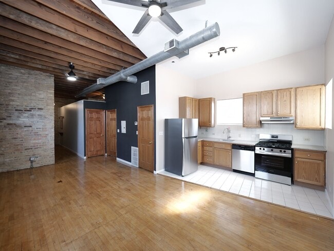 Building Photo - 2849 W Belmont Ave Unit 2R