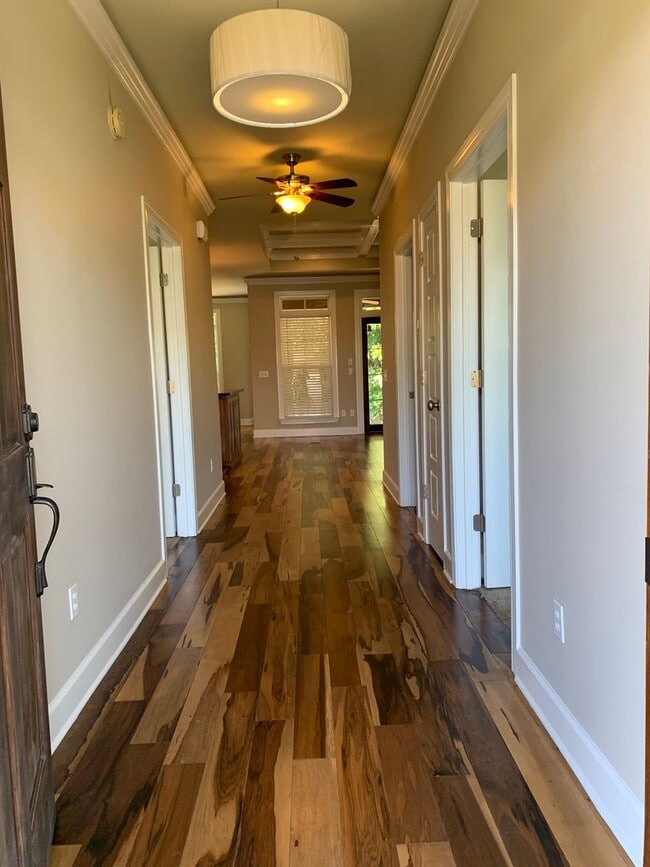 Photo - 102 Valley Chase Dr