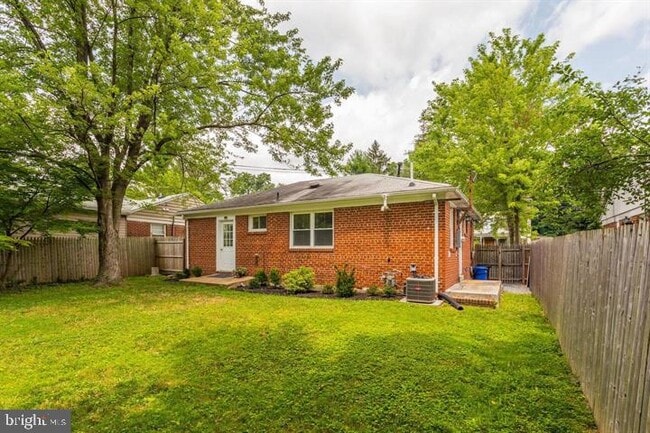 2308 Linden Ln