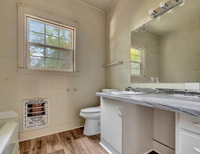 Photo - Cute 3 Bedroom 2 Bathroom Home! Available Now