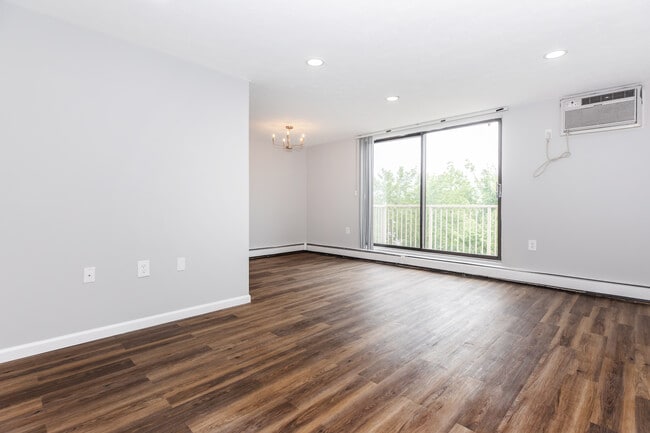 Photo - Chestnut Lake