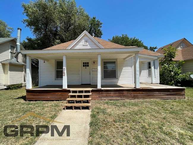 Building Photo - 2 bed, 1 bath with fenced in yard Rental