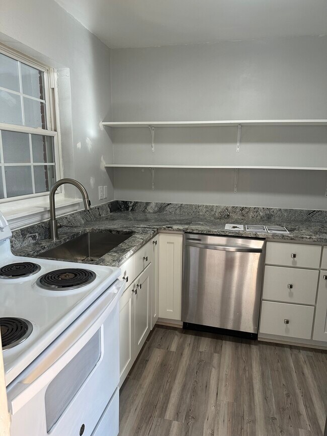 Photo - 1303 Longwood Ave Unidad 1303