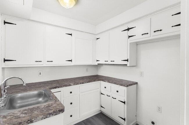 Photo - 368 Erskine Ave