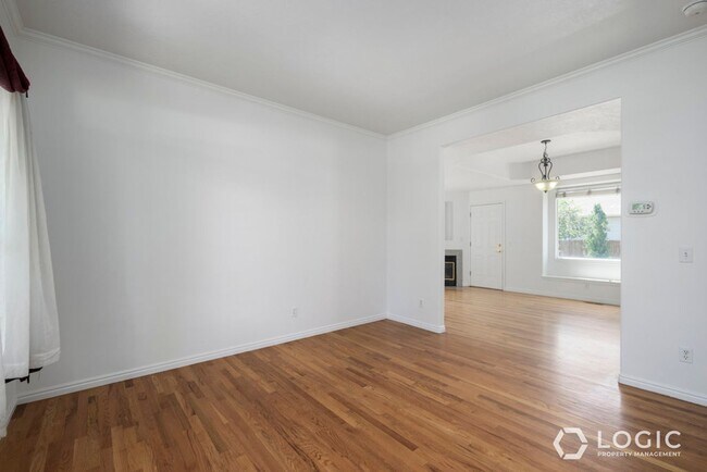 Photo - 166 Rawlins Ln