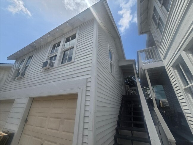Building Photo - 2221 35th St Unit Back