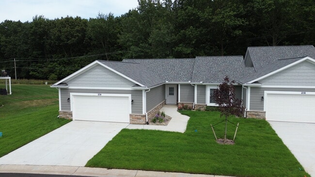 2130 Carriage Hill Cir