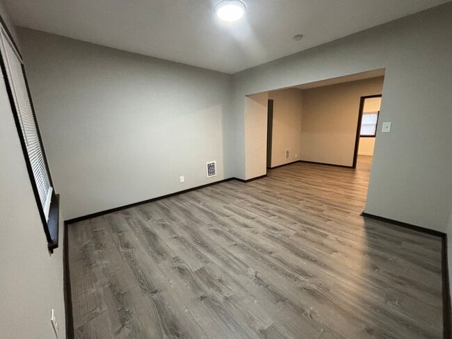 Building Photo - 86th,W.3285 Unit Up