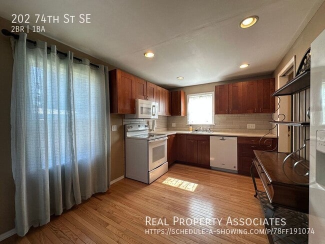 Photo - 202 74th St SE