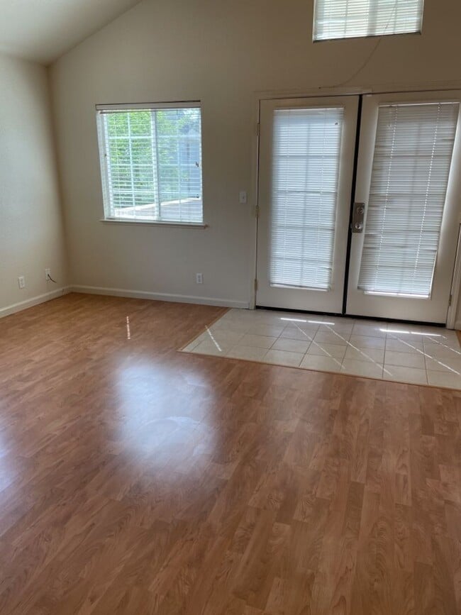 Photo - 1518 W 5th St Unidad 1