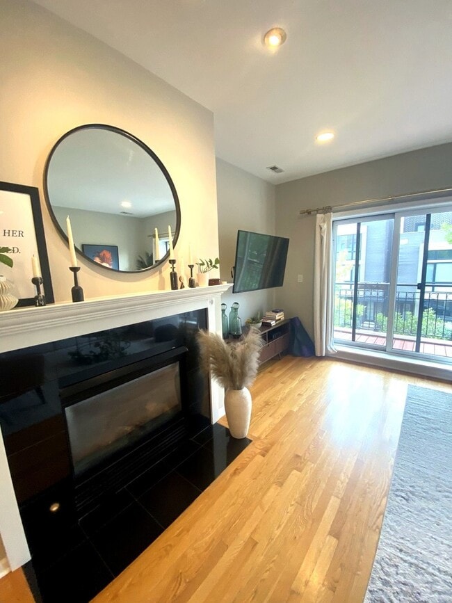 Photo - 2236 W Armitage Ave Unit 304