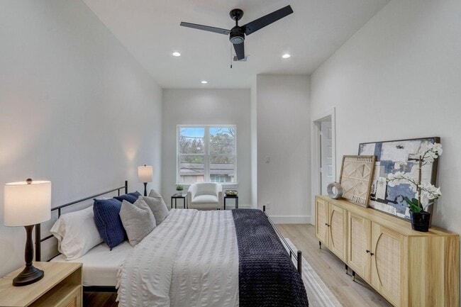 Building Photo - 1211 Dewalt St