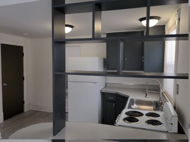 Style E3: 1 bedroom / 1 bath - 21 Depot St