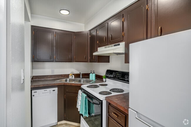 1BR, 1BA - 623SF - Kitchen