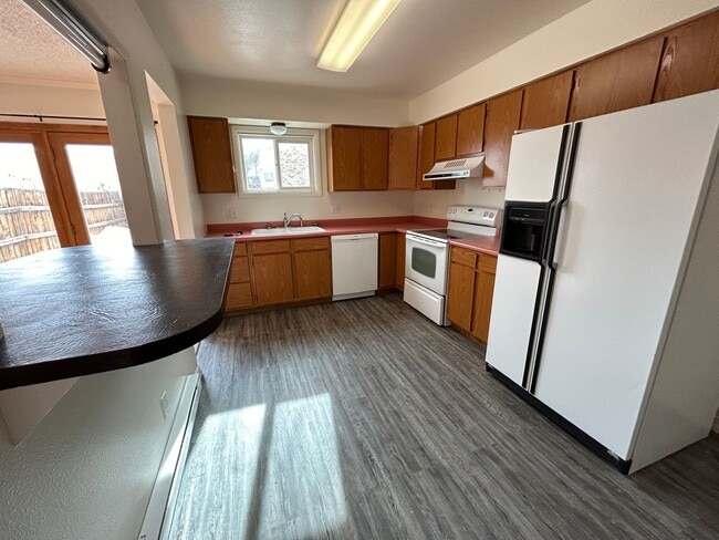 Photo - 3 Bed 1.5 Bath Townhome In Excellent Neighborhood