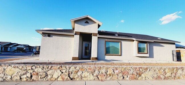 Photo - Stunning 4 bedroom, 2 bath home in East El Paso!