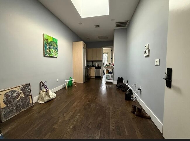 Building Photo - 5438 Arnold Ave Unit 2R