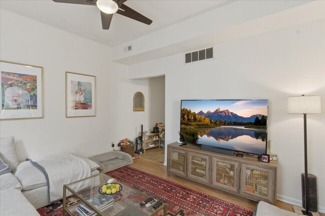 Photo - 3144 N Southport Ave Unit CH2