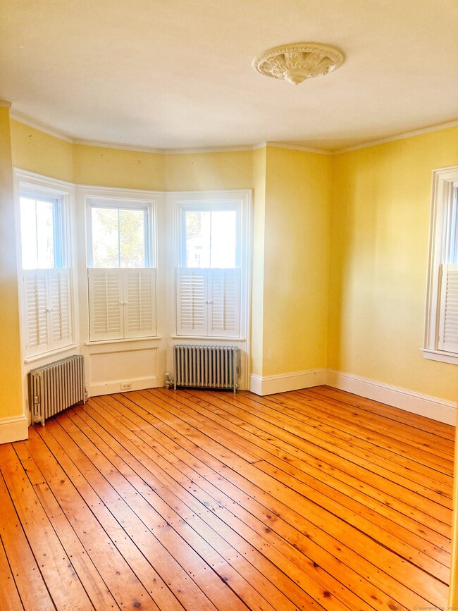 Photo - 111 Elm St