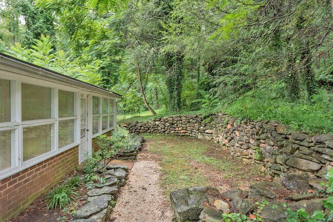 Photo - 605 Shepards Hill Rd