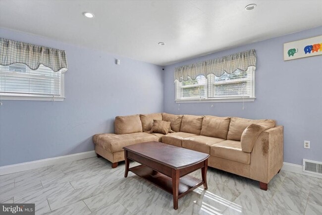 Photo - 318 Ashbourne Rd