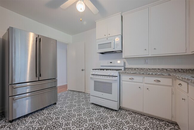 Photo - 5513 Fairdale Ln