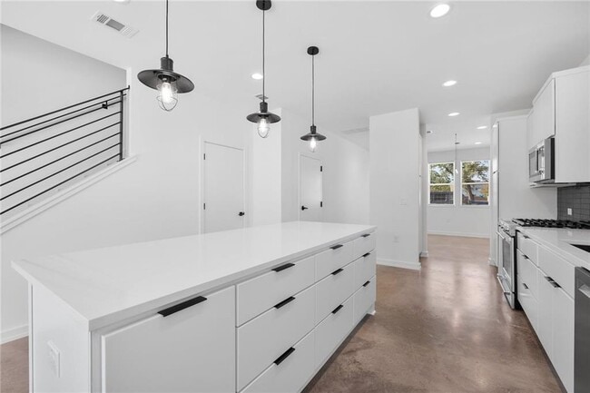 Photo - 914 Taulbee Ln