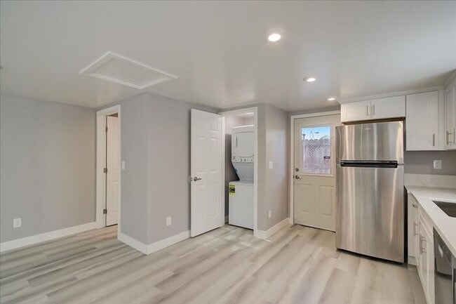Photo - Studio w/ In-Unit W/D + Quartz Kitchen in Sacramento