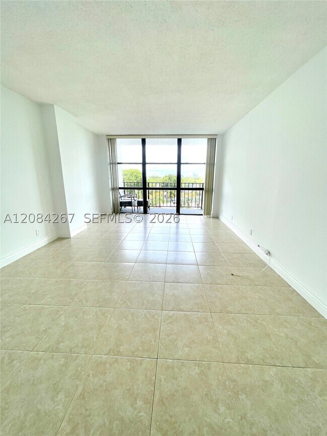 Photo - 1000 Parkview Dr Unit 527