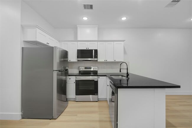 Photo - 8410 Sunnyhill St