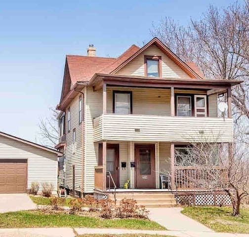 Exterior Front - 205 George St W Unit 207