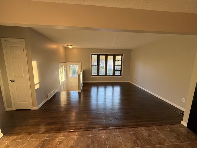 Photo - 647 Faircrest Ave NW