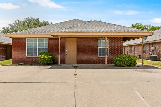 Building Photo - 217 E Craven Ave
