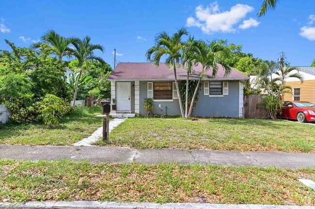 Building Photo - 811 32nd St Rental