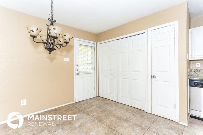 Photo - 6412 Sandhurst Ln E