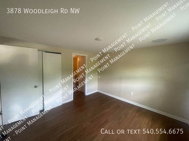 Photo - 3878 Woodleigh Rd NW